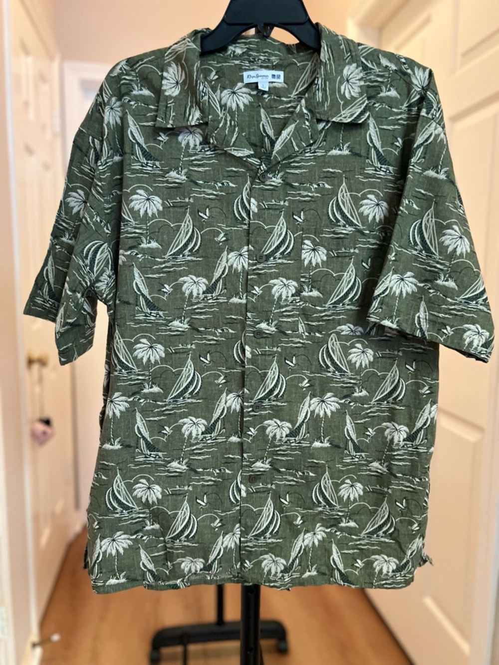 Uniqlo Olive Green Tropical Print Short Sleeve Button-Down Shirt